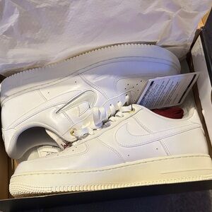 Nike women' s White Sneakers